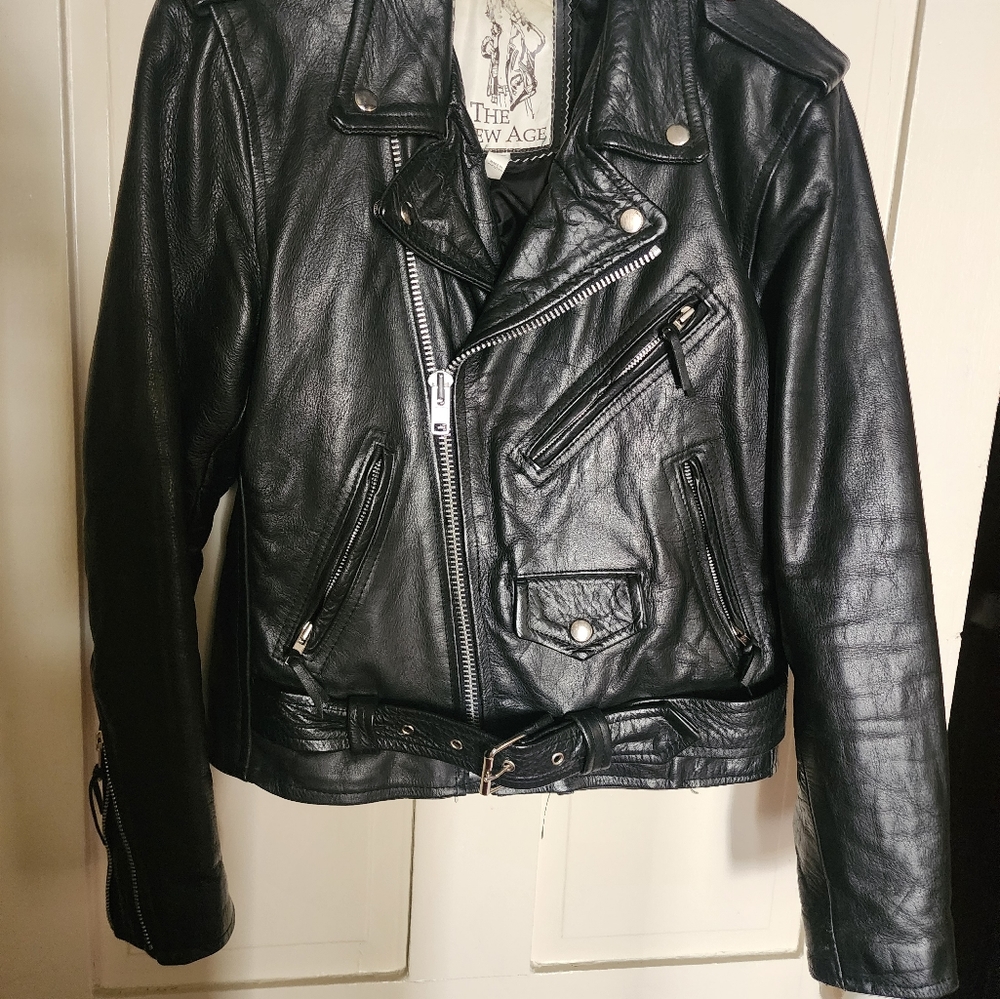 Beautiful vintage 90s leather biker jacket.